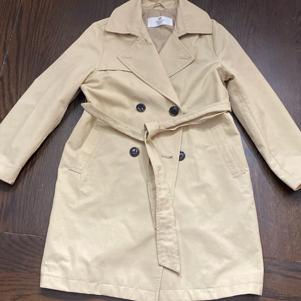 Girls size 6 tan trench coat with belt.